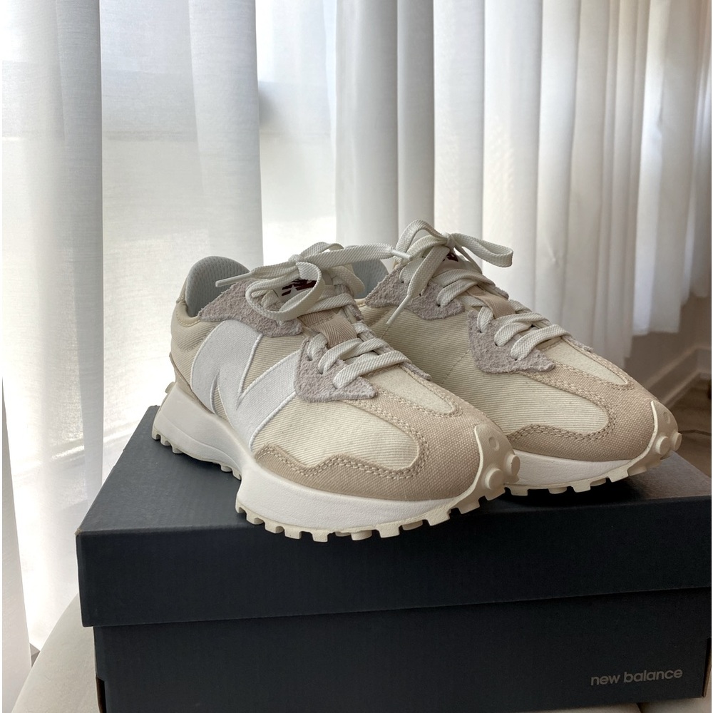 Beige New Balance 327 Sneakers